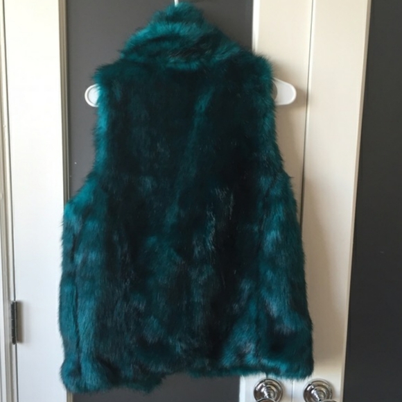 Saks Fifth Avenue Emerald Green Oversized Fur Vest - Picture 2 of 4